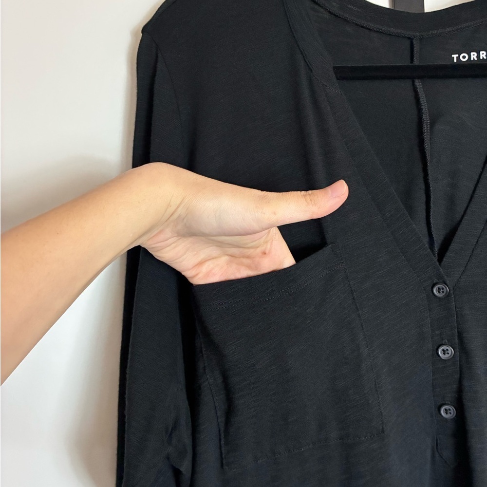Torrid Black Top V-Neck 3/4 Sleeve, Pocket, Stretch, Soft, Size 3X - Picture 6 of 8
